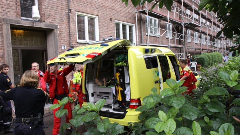 FUNNET HARDT SKADD: Kvinnen ble funnet hardt skadd i en oppgang i Trondheimsveien l�rdag. Foto: Rogerio Snarli