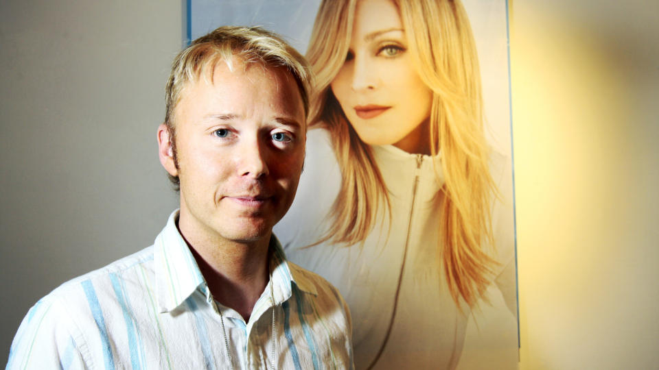 FJERNHEALER: Det er ofte n�r hun har konserter p� kvelden at hun ringer meg p� dagen og ber meg tenke p� henne, sier healer Tor Arne Jensen. FOTO: �IVIND ARVOLA, HARSTAD TIDENDE