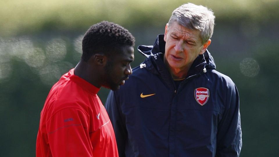 F�LGER ADEBAYOR: Kolo Toure vil etter all sannsynlighet f�lge Emmanuel Adebayor til Manchester City, melder Sky Sports og BBC. Her i samtale med Arsene Wenger. Foto: Eddie Keogh / REUTERS.