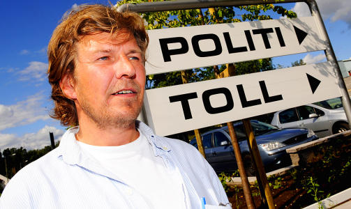 H�PER HAN SJEKKES UT AV SAKEN: Advokat Christer Hedin bekrefter at siktede og offeret var sammen l�rdag - samme dag som Flem Andersen ble funnet drept. Siktede erkjenner ikke straffskyld. Foto: Erik Berglund