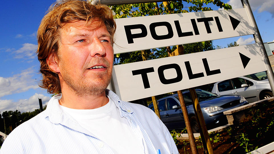 STILLER I AVH�R: Advokat Christer Hedin forsvarer drapssiktede. De stiller i avh�r med politiet i kveld. Foto: ERIK BERGLUND