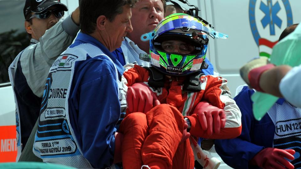 KLARER SEG: Felipe Massa f�r ingen varige men av skaden han p�dro seg i et Formel 1-l�p. Foto: AP Photo/MTI,Tamas Kovacs