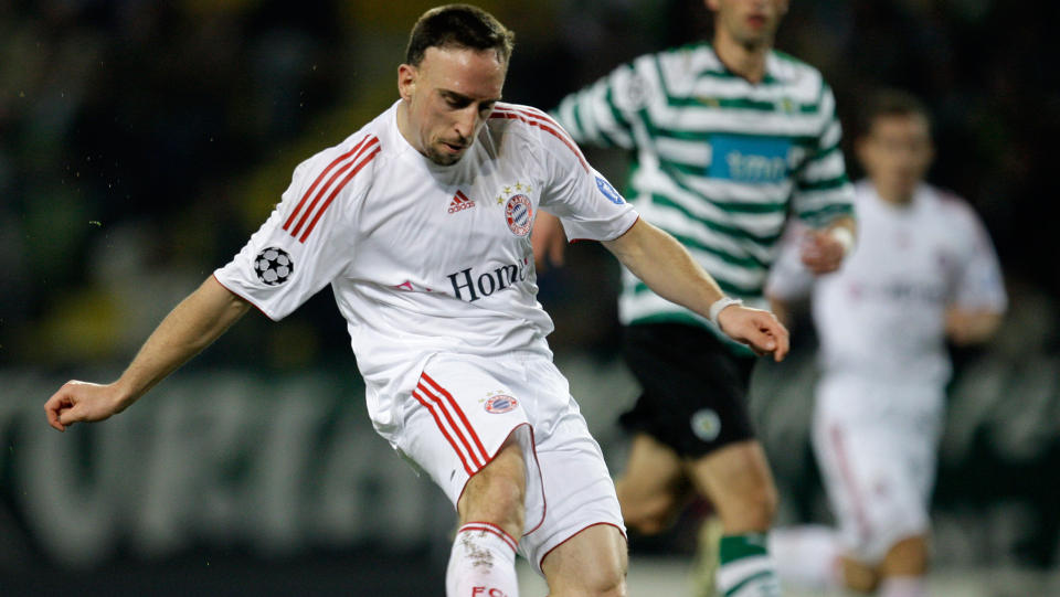 VERDSETTES H�YT: Frank Ribery er verdt like mye som Cristiano Ronaldo. Det mener Bayern-president Beckenbauer. Foto: Armando Franca / AP.