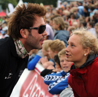 FANS 2: Stylisten med egen tegneserie p� VG var et popul�rt innslag p� sletta. Foto: �istein Norum Monsen /Dagbladet.