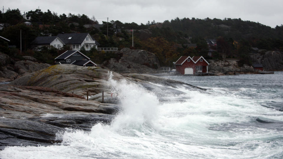 UV�R: B�lgene sl�r mot land i Paradisbukta i S�gne
Foto: Tor Erik Schr�der / SCANPIX