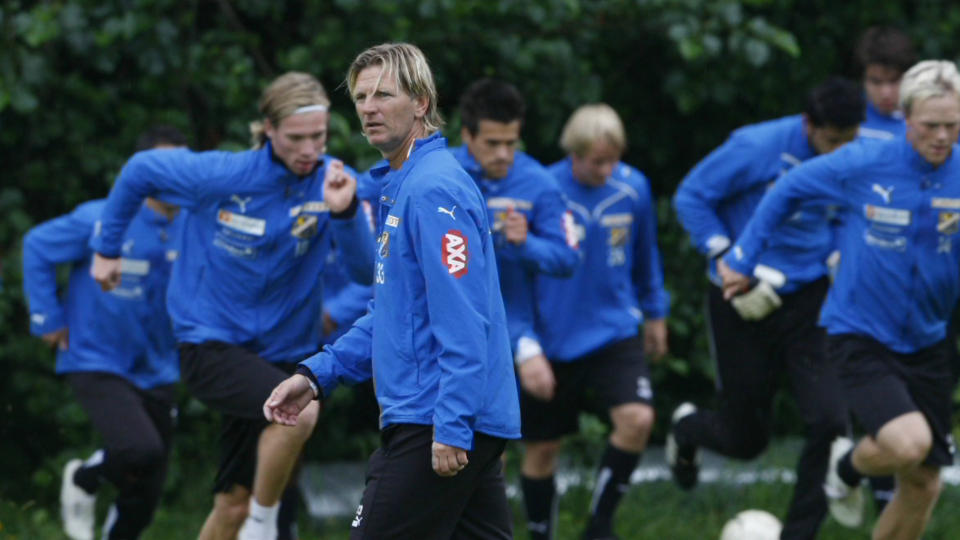 TRENINGEN BLE ENDRET: Kent Bergersen m�tte opp p� dagens Lyn-trening da han ikke er kommet til enighet med klubben om en sluttpakke. Da endret de  treningen til en jogge�kt istedetfor. Foto: Morten Holm / SCANPIX