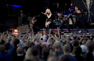  V�TT:  Madonna-konserten i kveld kan bli en fuktig opplevelse. Foto: Torbj�rn Gr�nning
