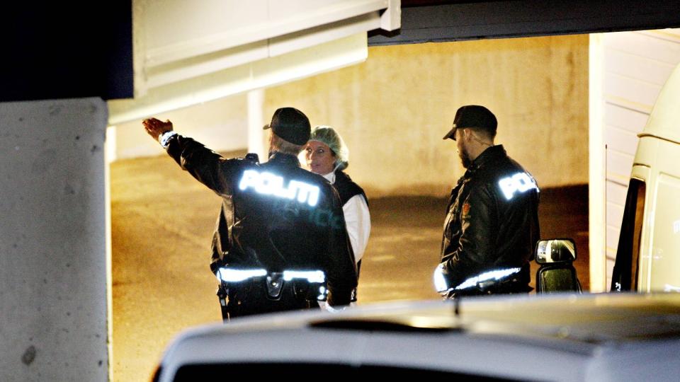  18. DESEMBER 2008:  Politiet i arbeid nede i garasjeanlegget i Hofftunet boligsameie p� Sk�yen i Oslo etter at Vegard Bjerck ble funnet knivdrept da han parkerte etter jobb. Foto: NINA HANSEN.