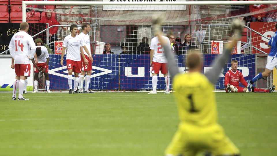 OVERKJ�RT: FFK ble fullstendig rundspilt av polske Lech Poznan. Polakkene ga seg ikke f�r de hadde scoret seks p� r�dbuksene. Foto: Linn Cathrin Olsen / SCANPIX.