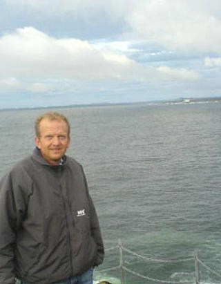 FORFERDET: - Det regnet olje over Langesund i natt, forteller beboer Geir Glittum. MMS-foto: Privat