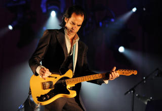 MUSIKER: Det er kanskje slik folk flest kjenner Nick Cave. Foto: MARC MUELLER/AFP PHOTOS/SCANPIX