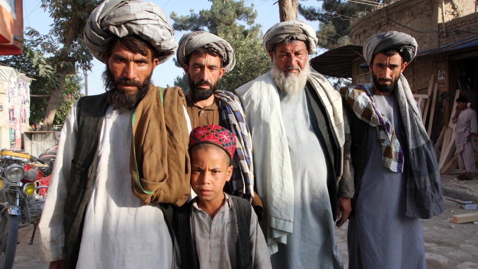 BER OM HJELP: Familien til mannen som ble skutt og drept i av norske soldater l�rdag, hevder mannen ikke hadde noe med oppr�rsgrupper � gj�re, og ber n� Norge om st�tte til familien som er igjen. FOTO: Anders S�mme Hammer.