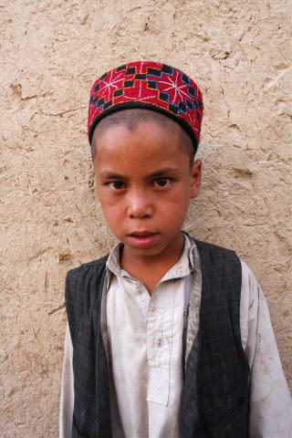 SATT P�: Ni �r gamle Khal Mohammed satt p� motorsykkelen sammen med faren Chora, da faren ble skutt av norske soldater l�rdag. FOTO: Anders S�mme Hammer.