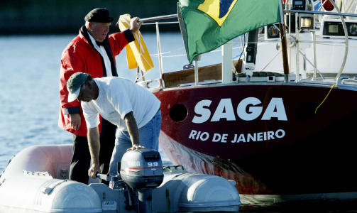 SJ�ANKOMST: Erling Lorentzen ankom sj�veien med seilb�ten Saga da dronning Sonja fylte 66 �r. Foto: Bj�rn Langsem/DAGBLADET