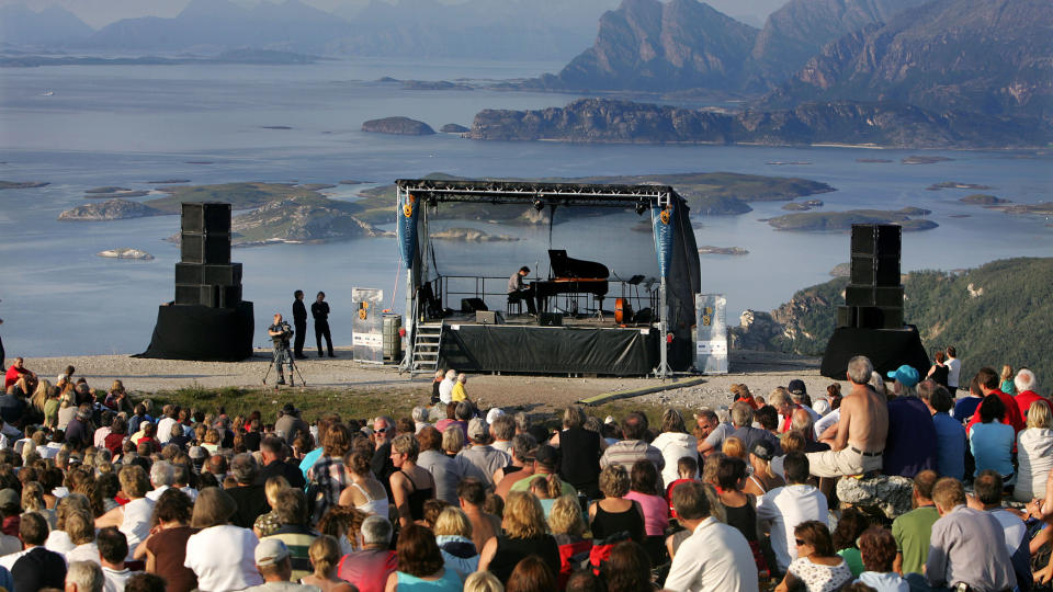 SPEKTAKUL�RT: Her spiller pianisten Leif Ove Ansnes p� Keiservarden i 2006. Her skulle egentlig Katie Melua v�rt i dag. I stedet holder hun konsert i Nordlandshallen. Foto: Bj�rn Erik Olsen