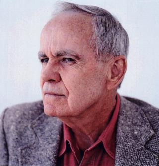 PULITZER-VINNER: Cormac McCarthy mottok Pulitzer-prisen for skj�nnlitteratur for den postapokalyptiske romanen �The Road� i 2007. I oktober kommer filmatiseringen, med musikk komponert av Nick Cave. Foto: EPA/SCANPIX