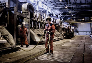 TI PROSENT:  I dag er bare ti prosent av arbeidsstyrken ansatt innen industri- og bergverksdrift. Foto: LARS LINDQVIST