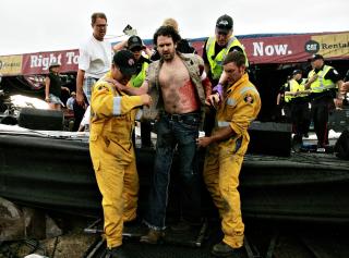 SKADET BASSIST: Bassist i bandet til countrystjernen Billy Currington, Shaun Smith, ble skadet da scenen kollapset. Foto: Amber Bracken/AP