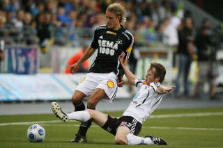 TOPPDUELL: Per Ciljan Skjelbred og Simen Brenne spilte begge en bra kamp da Odd og RBK delte poengene i Skien i kveldens toppkamp.
Foto: Trond Reidar Teigen / SCANPIX