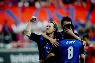 IMPONERTE: Stab�ks Fredrik Berglund jubler over 1-0 m�let p� Telenor Arena.
Foto: Stian Lysberg Solum / SCANPIX