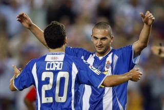 TO M�L: Tidligere Chelsea-spiss  Ben Sahar (t.h) scoret de to siste m�lene mot Liverpool i g�r. Foto: REUTERS/Albert Gea