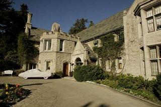  NABOHUSET:  Playboy Mansion har f�tt nye naboer. Foto: Scanpix