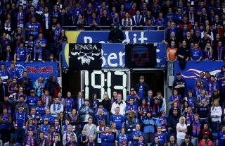 LABER STEMNING: VIF-supporterne er langt fra forn�yd, men spillerne f�r like mye kjeft som trenerteamet. 
Foto: Kyrre Lien / SCANPIX
