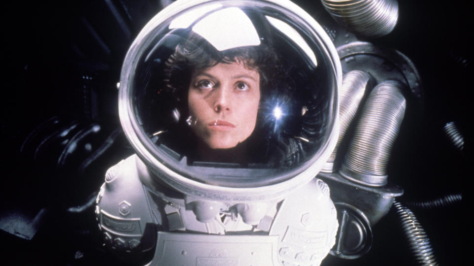 UNG RIPLEY P� NYTT? N�r den f�rste �Alien�-filmen n� f�r en forgjenger, sp�r mange seg om Ellen Ripley vil dukke opp i den ogs� - og i s� fall hvem som skal spille henne ettersom det har g�tt 30 �r siden Sigourny Weaver selv hadde rollen. Foto: 20TH CENTURY FOX