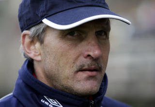 MYE TR�KK: Hallvar Thoresen mener V�lerenga mislykkes i begge sekstenmetere - de scorer ikke nok, og slipper inn for enkle m�l.
Foto: Erlend Aas /  SCANPIX