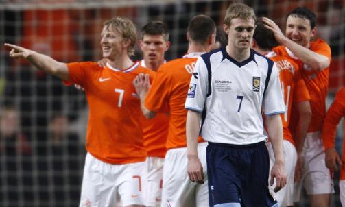 TAP I AMSTERDAM: Som alle andre i gruppe ni har ogs� Skottland tapt for Nederland. Darren Fletcher & co. r�yk 3-0 i Amsterdam i mars. Foto: REUTERS