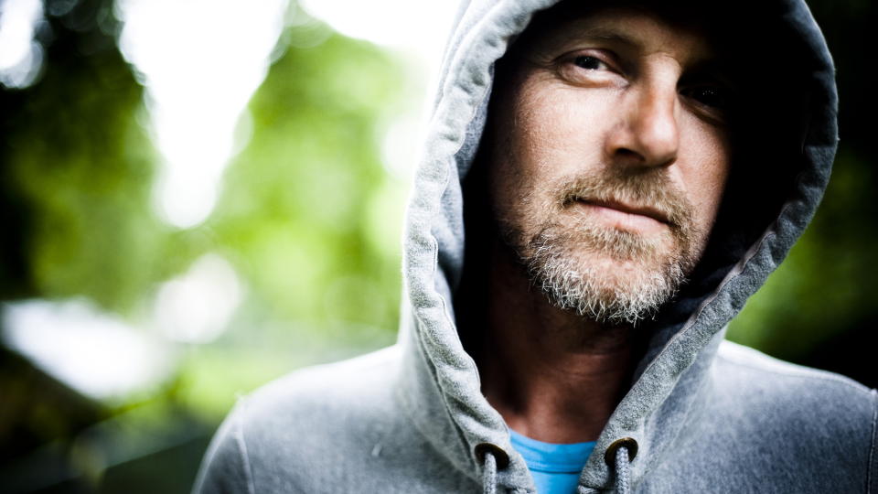 KVALITETSBEVISST: Jo Nesb� er ikke snau med � kvalitetssikre sine b�ker. Men han er ofte i seineste laget. Foto: H�KON EIKESDAL