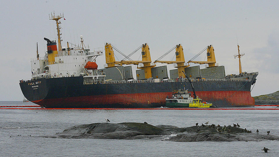 INVESTERTE I EIEREN: Selskapet Cosco, som eier havaristen Full City, skal v�re en versting i etikklassen, if�lge Norwatch. Oljefondet har investert flere hundre millioner kroner i selskapet, if�lge Norwatch, melder NRK. Foto: Torbj�rn Berg