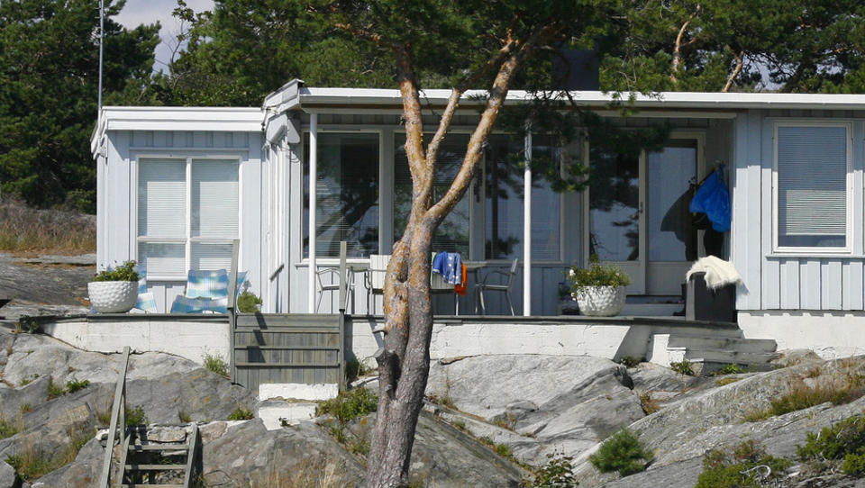 IDYLL: Yngve Slyngstads hytte. Oljen fra Full City har n�dd Slyngstads hytteomr�de. FOTO:TORBJ�RN BERG/DAGBLADET