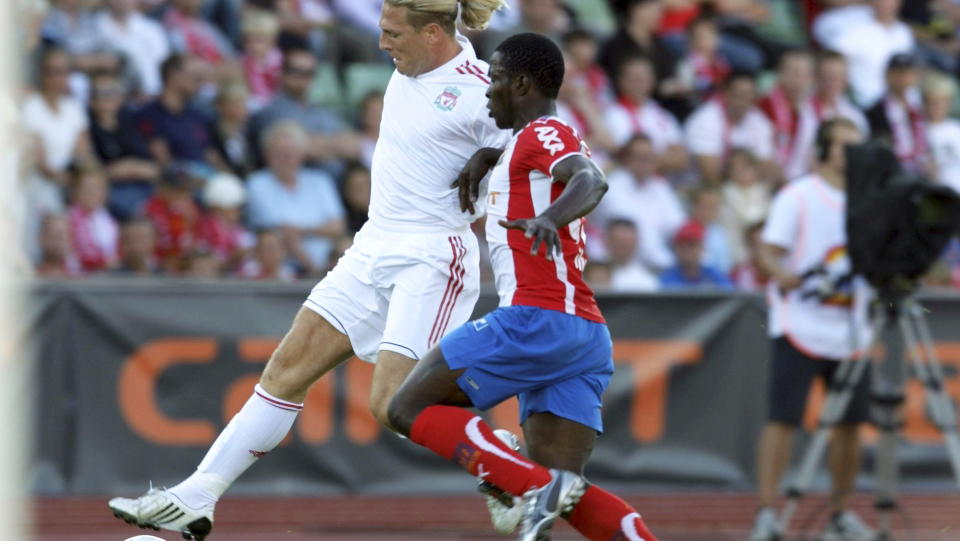 M�LSCORER: Andrei Voronin scoret det f�rste m�let i kveldens kamp mot Lyn. Her i duell med Stanley Ihugba. Steven Gerrard og Fernando Torres spilte en halvtime p� Bislett.
 Foto:  Terje Bendiksby / SCANPIX