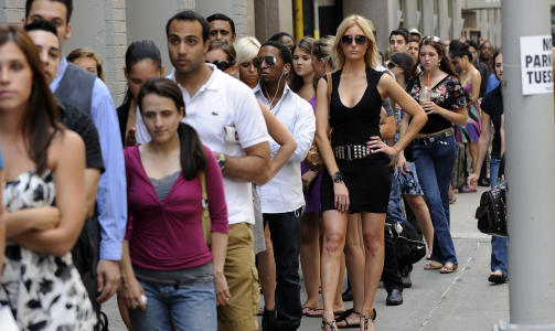 TIMESVIS I K�: Ingen hindring at det er var over 30 plussgrader i New York i g�r. Foto: SCANPIX/ AFP PHOTO / TIMOTHY A. CLARY
