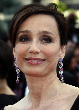 SPILLER TANTEN: Kristin Scott Thomas spiller Johns tante Mimi. Foto: REUTERS/Jean Paul Pelissier/SCANPIX