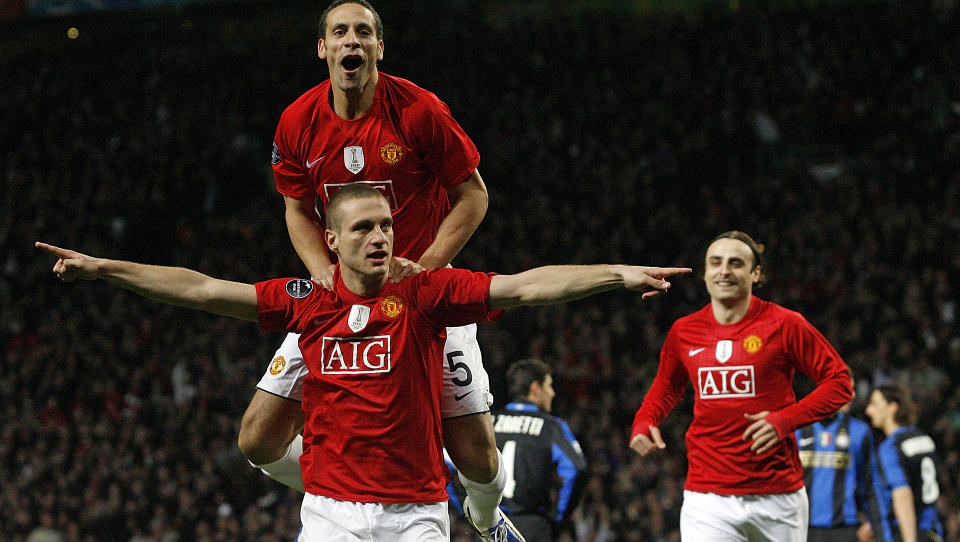 SVEKKET UNITED I PREMIER LEAGUE-STARTEN: Nemanja Vidic er bankers p� United-laget, n�r han er frisk. Foto: AP/Paul Thomas