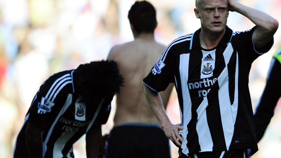 NEDRYKKSDEPPING: Damien Duff (t.h) og Obefemi Martins var fortvilte etter nedrykket i mail. Foto: REUTERS/Dylan Martinez