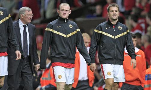 KLARE TIL DYST: Manchester United skal m�le krefter med Chelsea i s�ndagens Community Shield. Sir Alex Ferguson m� stole p� at Michael Owen (t.h.) og Wayne Rooney skal fylle noe av hullet Cristiano Ronaldo har etterlatt seg hos de regjerende seriemestrene.Foto: SCANPIX/EPA/MAGI HAROUN