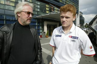 EKS-R�DGIVER: Einar Baardsen, her avfotografert med John Arne Riise i 2004, var fotballproffens tidligere r�dgiver. Foto: Arnt E. Folvik / DAGBLADET.