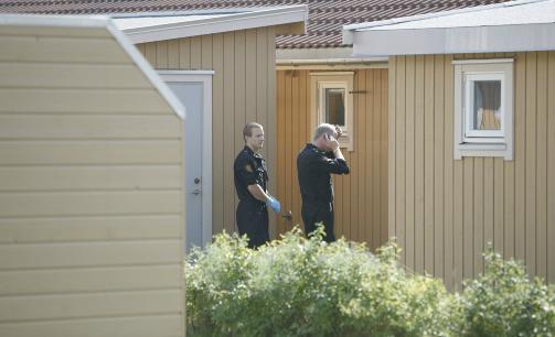UNDERS�KELSE: Politiet er p� stedet hvor en mann ble skutt l�rdag. Foto: Torbj�rn Gr�nning/DAGBLADET
