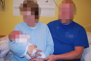 MED D�DEN TIL F�LGE: Her smilen den 37 �r gamle drapsd�mte sandefjordsmannen etter � ha blitt far. Kvinnen er mor til �tte�ringen han er d�mt for � ha mishandlet til d�de.