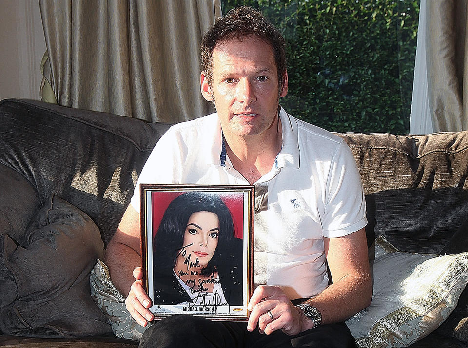 JEG DONERTE SPERM: Mark Lester (51) var n�r venn med Michael Jackson og sier popstjerna ikke kunne gj�re sin kone gravid, verken p� den naturlige m�ten eller ved kunstig inseminasjon. - Han var ikke homofil, men aseksuell, hevder Lester, som tror han er den biologiske faren til Jacksons datter. Foto: SCANPIX/AP photo/Simon Dawson