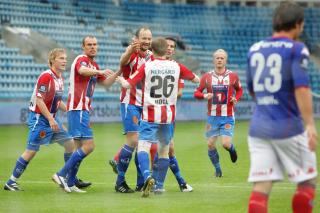 TOK LEDELSEN: Sigurd Rushfeldt satte inn 1-0 etter et fint H�gli-l�p. 
Foto: Stian Lysberg Solum / SCANPIX