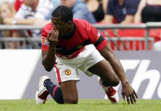 L� NEDE DA CHELSEA SCORET: Manchester Uniteds franske back Patrice Evra. Foto: REUTERS/Darren Staples