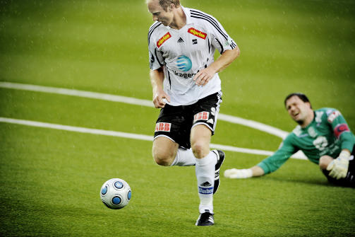 KONTROVERSIELT: Peter Kovacs' kontroversielle scoring mot Brann provoserte trener Steinar Nilsen.Foto: Thomas Rasmus Skaug/Dagbladet