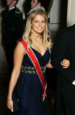 VAKKER: Prinsesse Madeleine av Sverige har utvilsomt v�rt en ettertraktet ungkarskvinne i Europas rojale kretser. Her p� vei inn til gallamiddag p� Slottet i Oslo. Foto: Lise �serud / SCANPIX