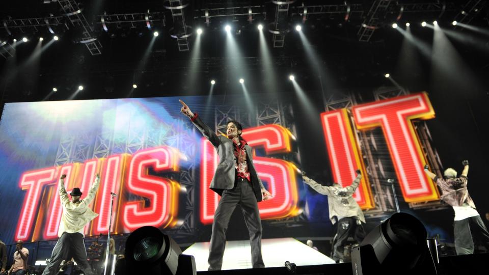 BLIR FILM: Konsert�vingene i Staples Center blir n� film. Foto: Kevin Mazur/AP