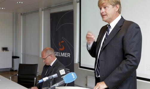  - GODE MULIGHETER:  Bobestyrer Jon Skj�rshammer mener Terra-kommunene har god sjanse til � vinne fram med milliard-s�ksm�let mot Citigroup. Til venstre statsautorisert revisor Halvor Grov. Foto: TERJE BENDIKSBY, SCANPIX.