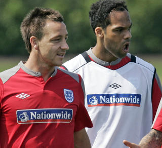 CITYS ANDREVALG: Manchester City pr�vde f�rst � hente Chelsea John Terry. Siden har sjeikklubben lagt inn to bud p� Lescott. Foto: AP/Lefteris Pitarakis